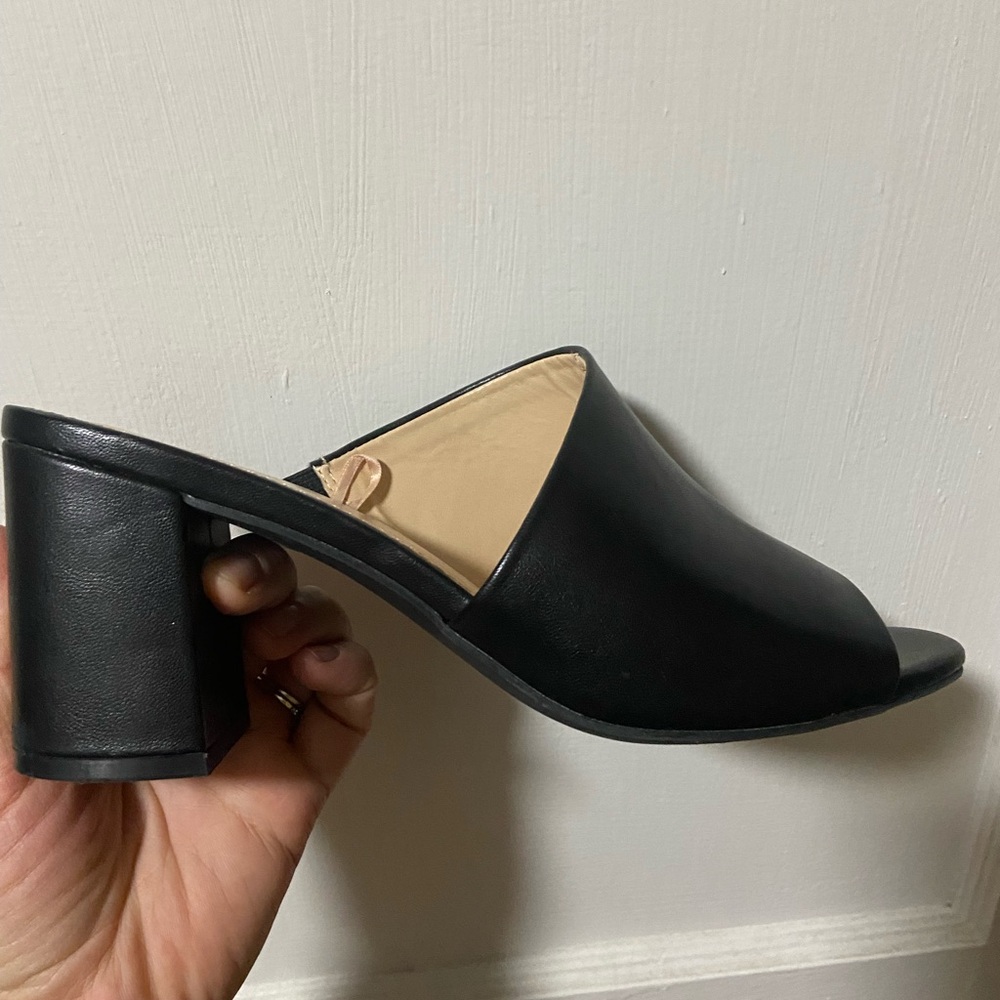 Adrienne Vittadini Black Women's Slide Sandals - Picture 3 of 8